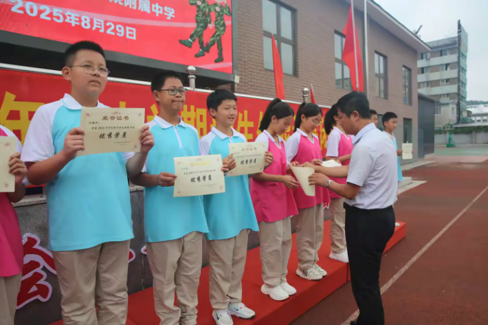 砥砺青春 向阳而行——足球外围最靠谱的平台2025级七年级新生体能训练纪实